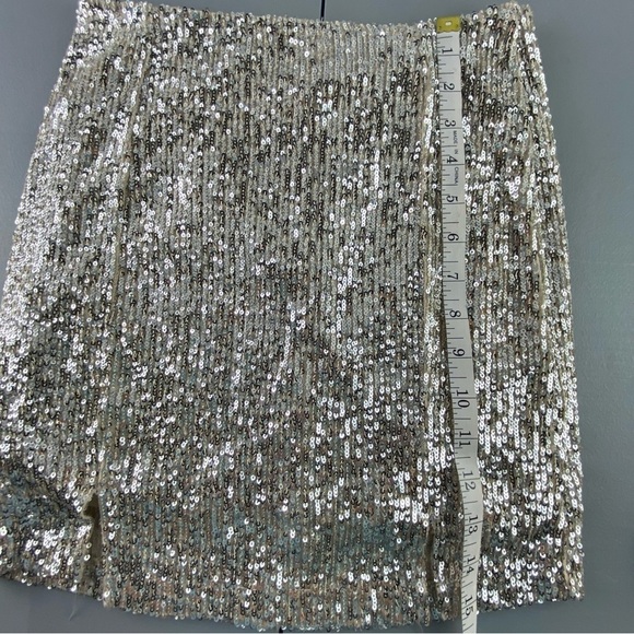 Love on a hanger silver sequin slit front mini skirt, 3 - Picture 9 of 10